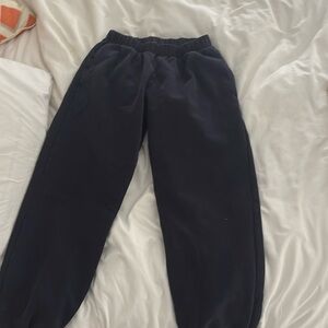 BRANDY MELVILLE CUFF BOTTOM NAVY SWEATS